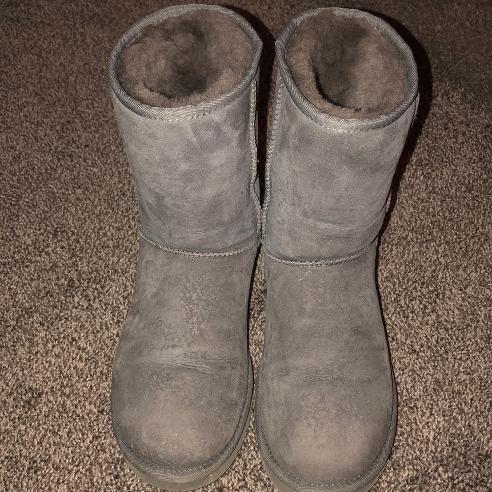 Ugg Classic Short boots sz 9 gray